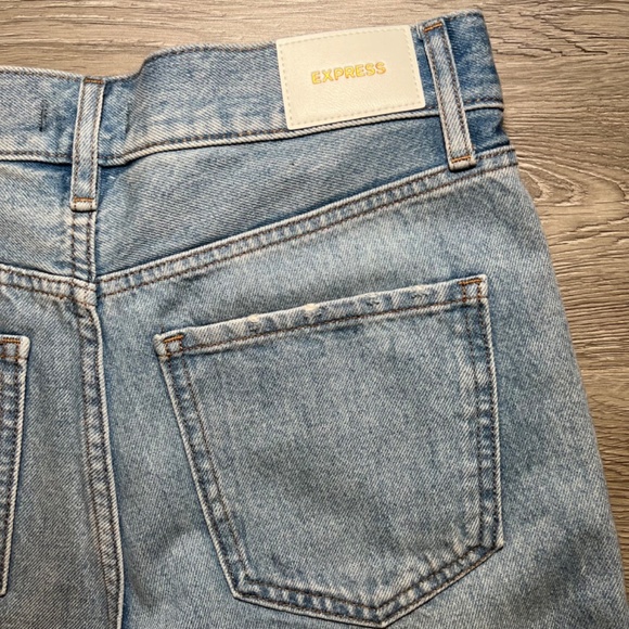 Express, High Waisted Wide Leg Jeans - Light Wash - Size 2R - Picture 11 of 13